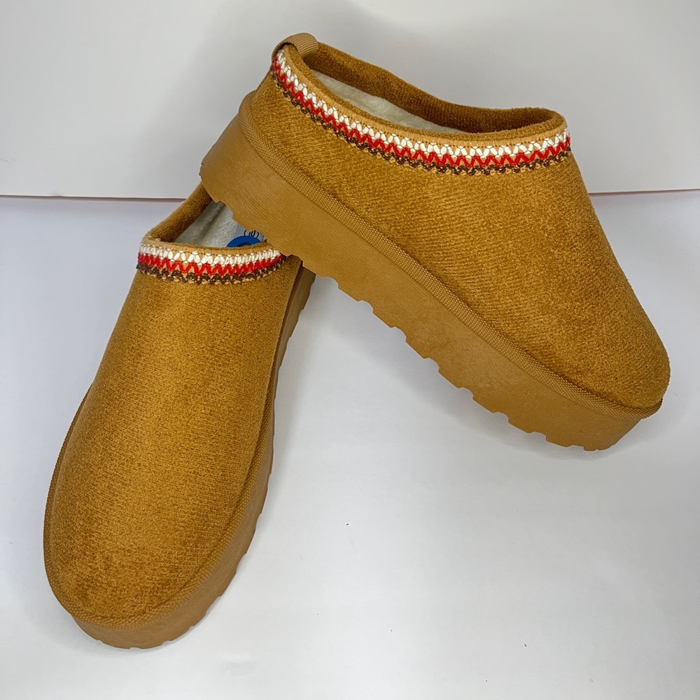 Forever” Faux Suede Embroidered Stitch Clogs NEW - Picture 2 of 7